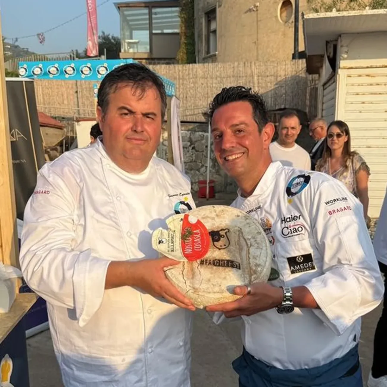 Chef Bartolucci celebra dieci anni alla Festa a Vico con un hamburger Ossolano