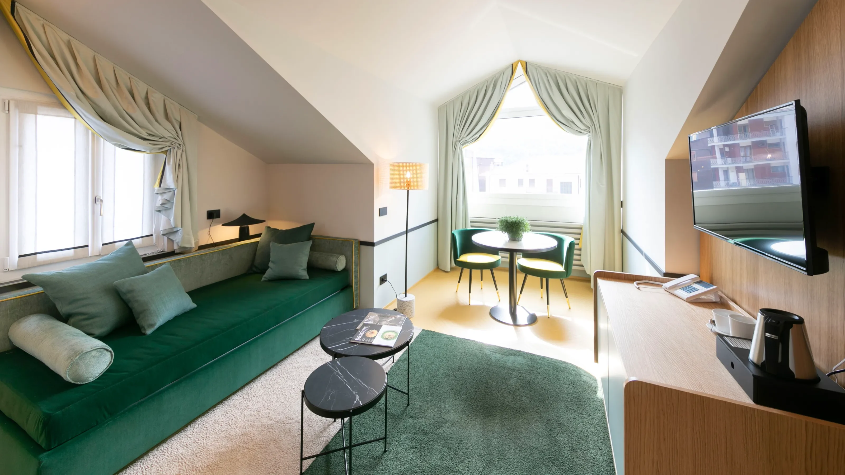 Angolo salotto della Junior Suite a Domodossola
